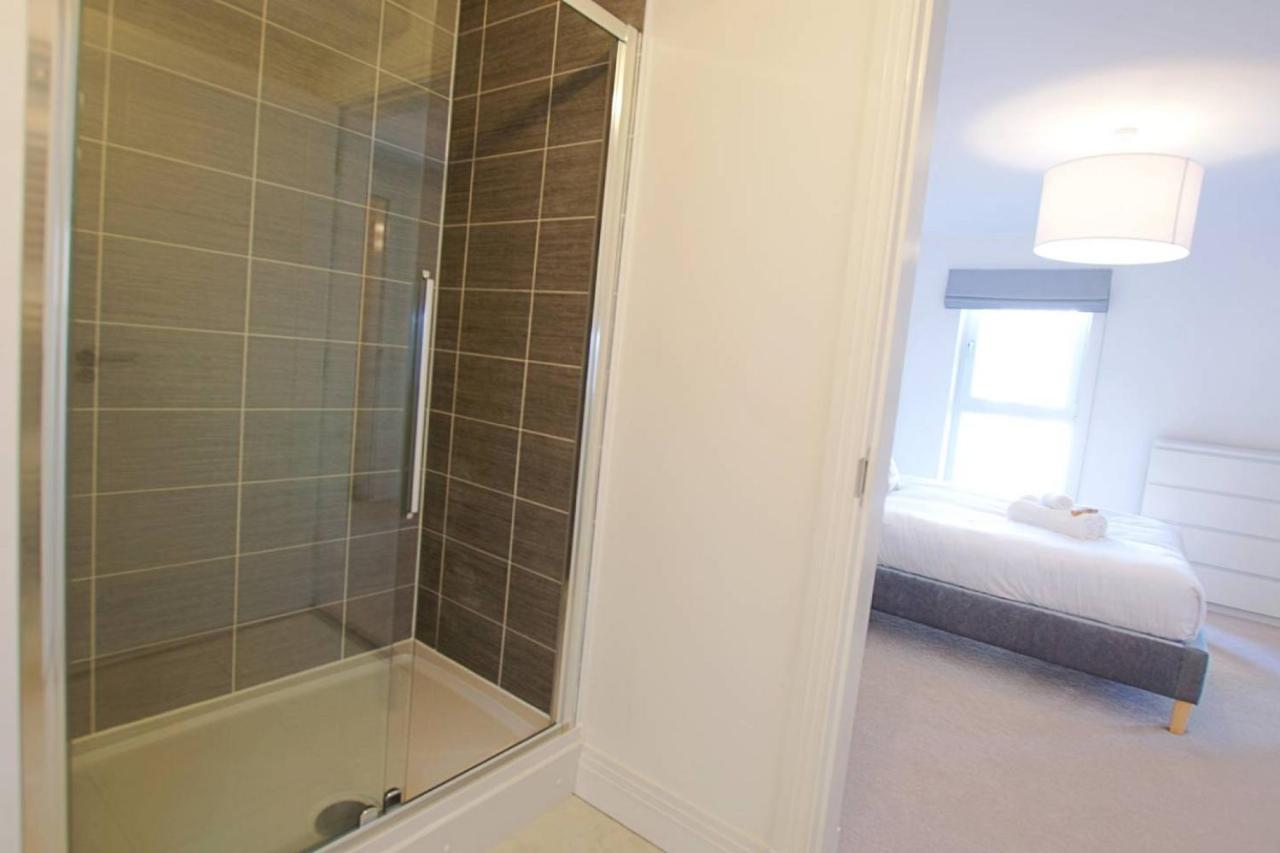 Altido Bright Centre 2bed, 2bath With Free Parking * EDI